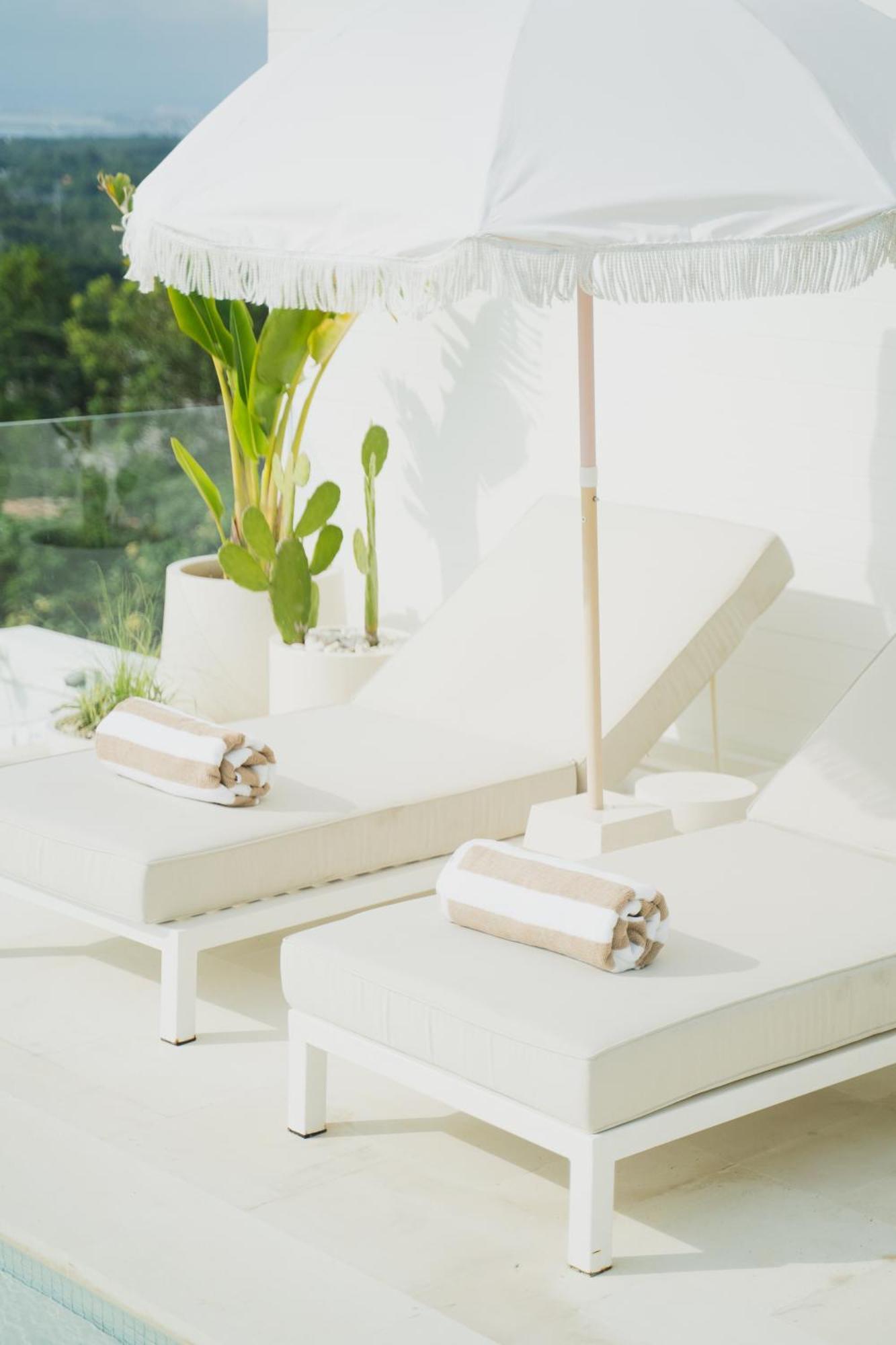 Lola * Uluwatu